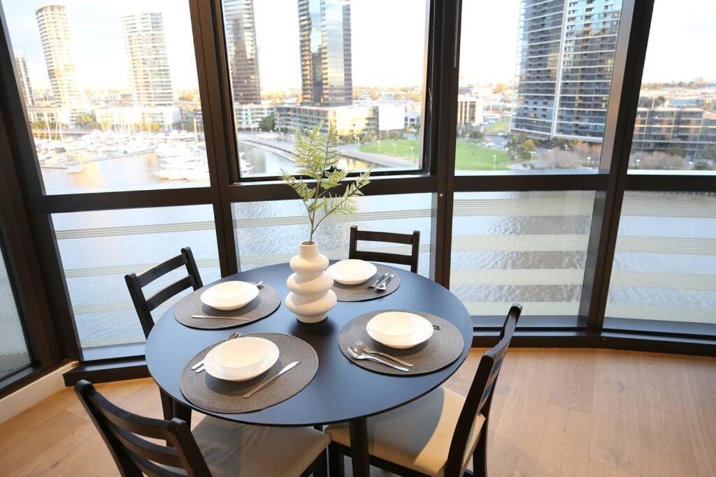 River Views 2b2b Free Parking Apartment Melbourne