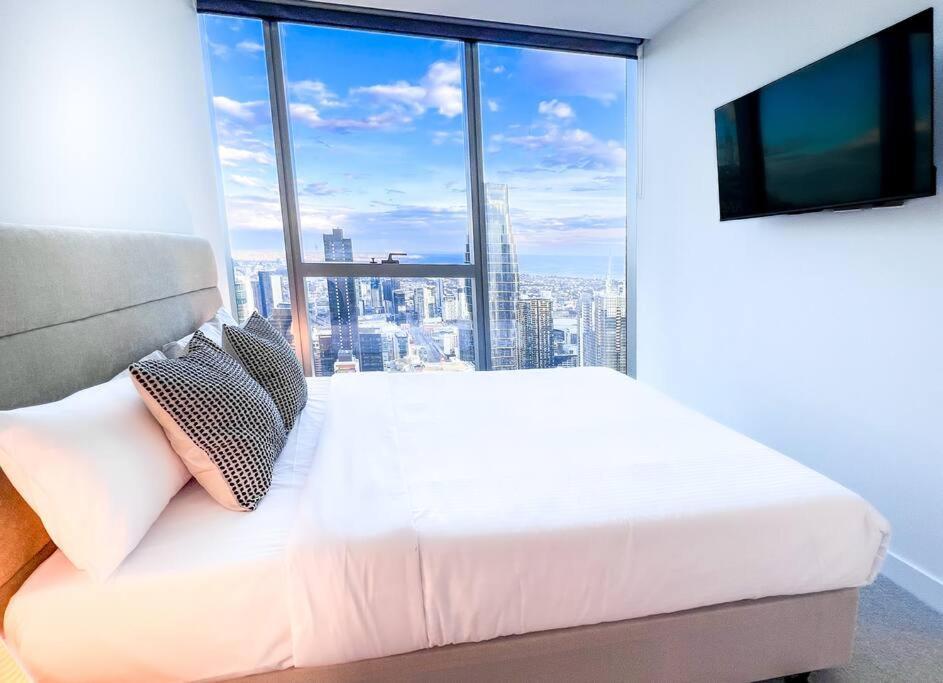 Apartment Skyline Serenity Lvl 61 Cbd Luxury Melbourne