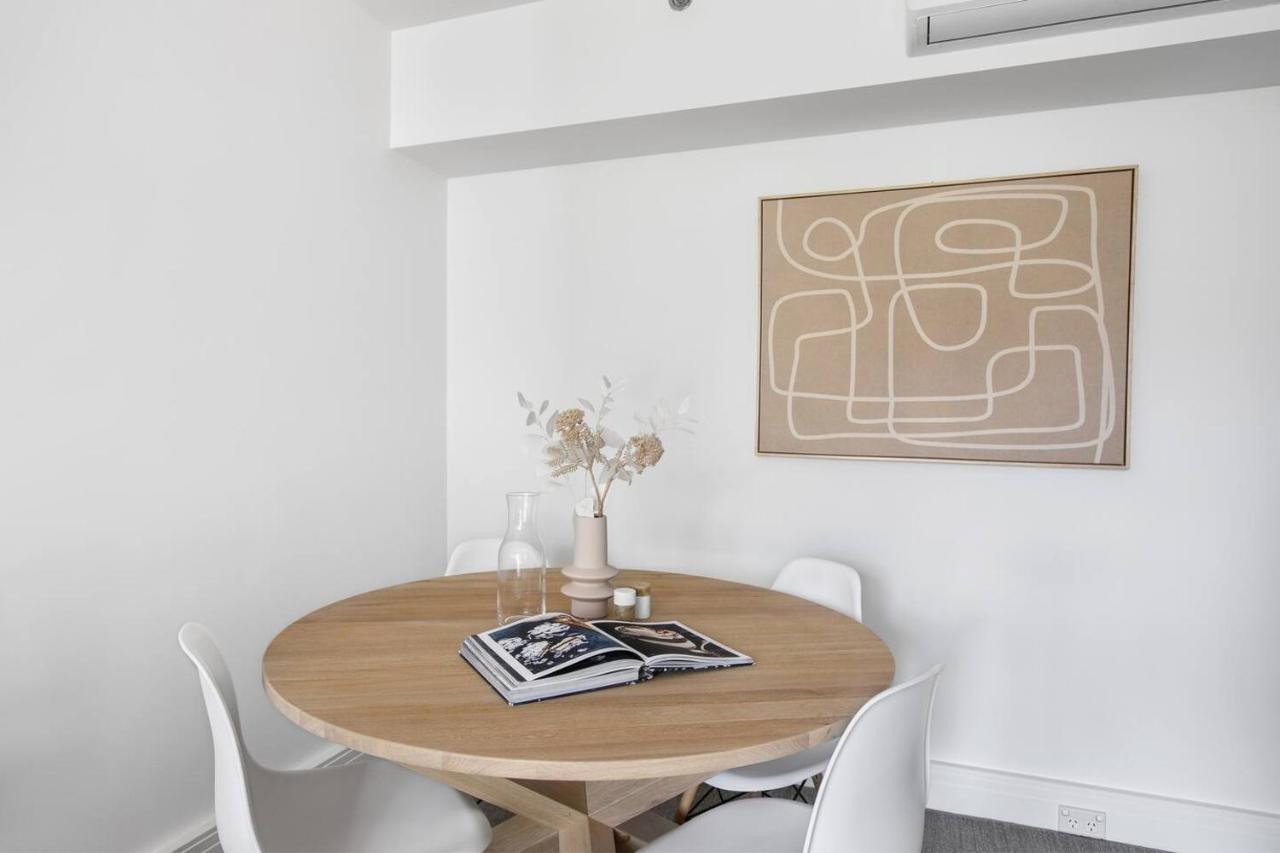 'the Skyforest' An Elegant Urban Oasis Apartment Melbourne