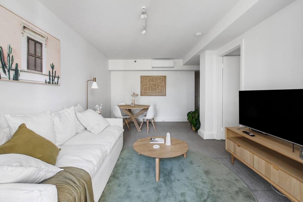 'the Skyforest' An Elegant Urban Oasis Apartment *