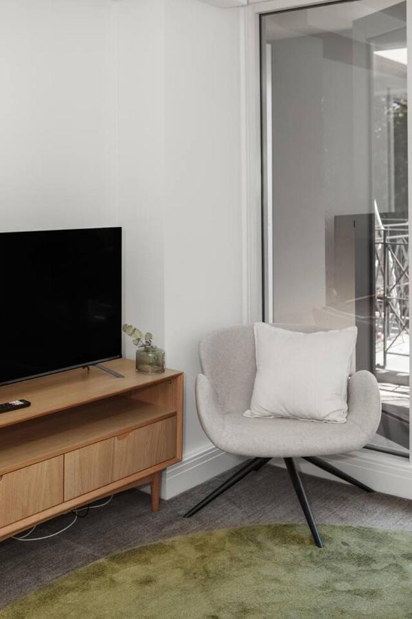 'the Skyforest' An Elegant Urban Oasis Apartment *