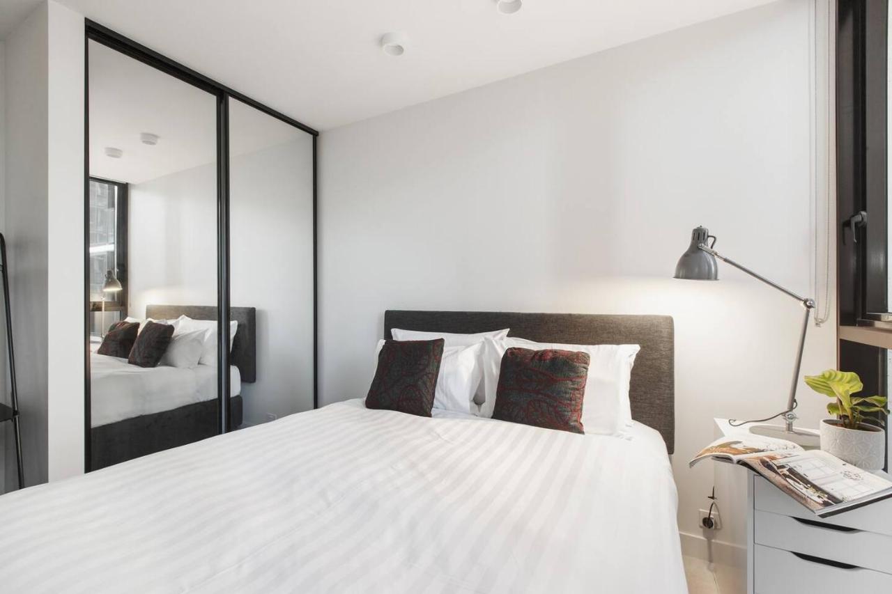 Sleek Living Close To Everything Apartment