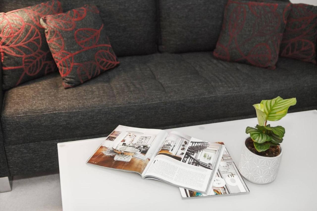 Sleek Living Close To Everything Apartment Melbourne