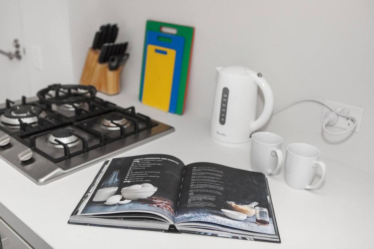 Sleek Living Close To Everything Apartment Melbourne