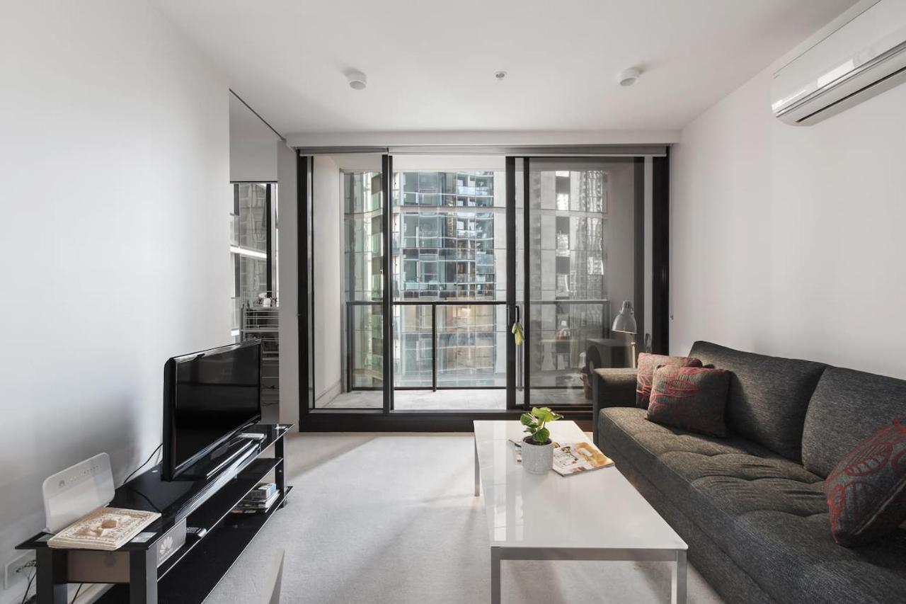 Apartment Sleek Living Close To Everything