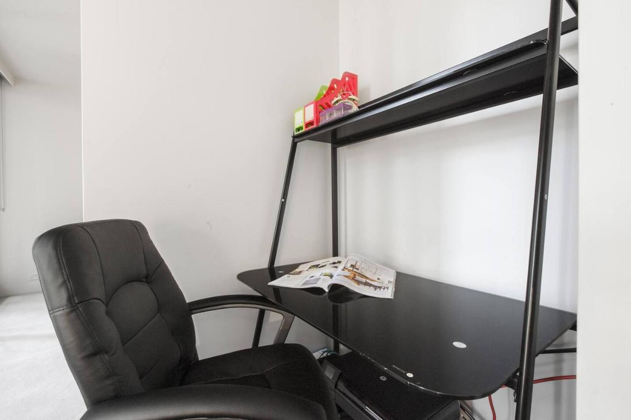 Apartment Sleek Living Close To Everything