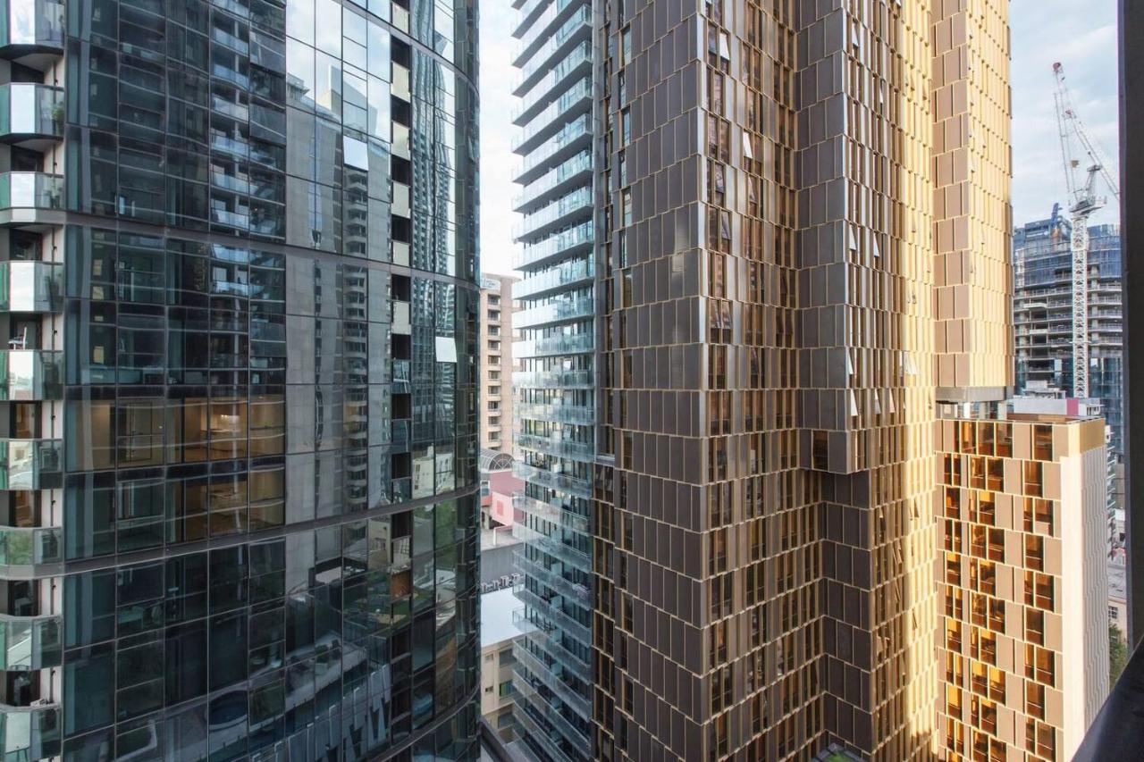Sleek Living Close To Everything Apartment Melbourne