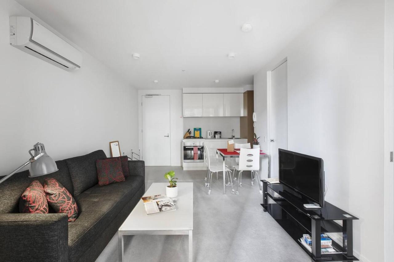 Sleek Living Close To Everything Apartment *