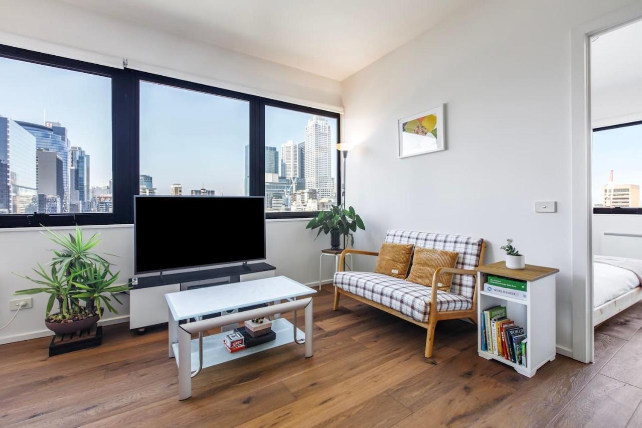 'plaid Parlour' City-centre Comfort & Skyline Views *