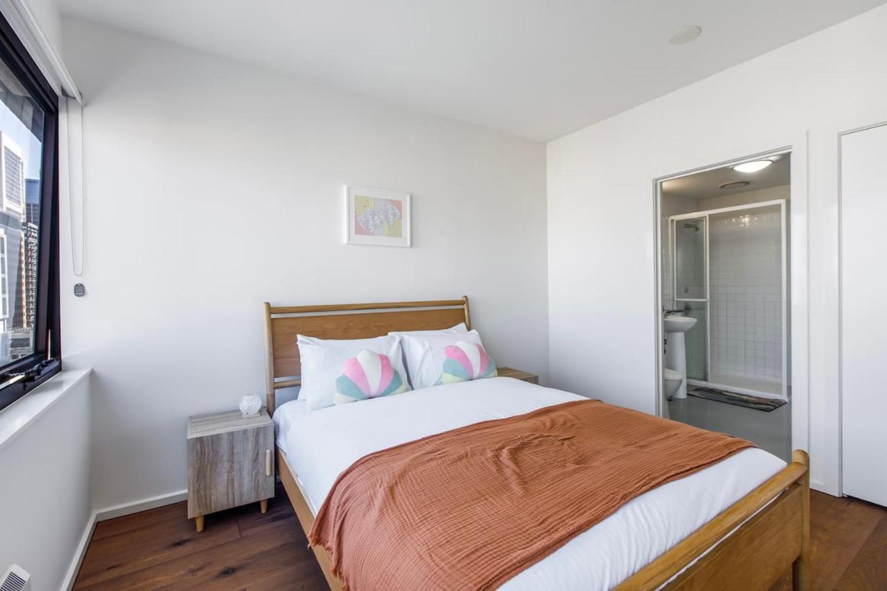 Apartment 'plaid Parlour' City-centre Comfort & Skyline Views *