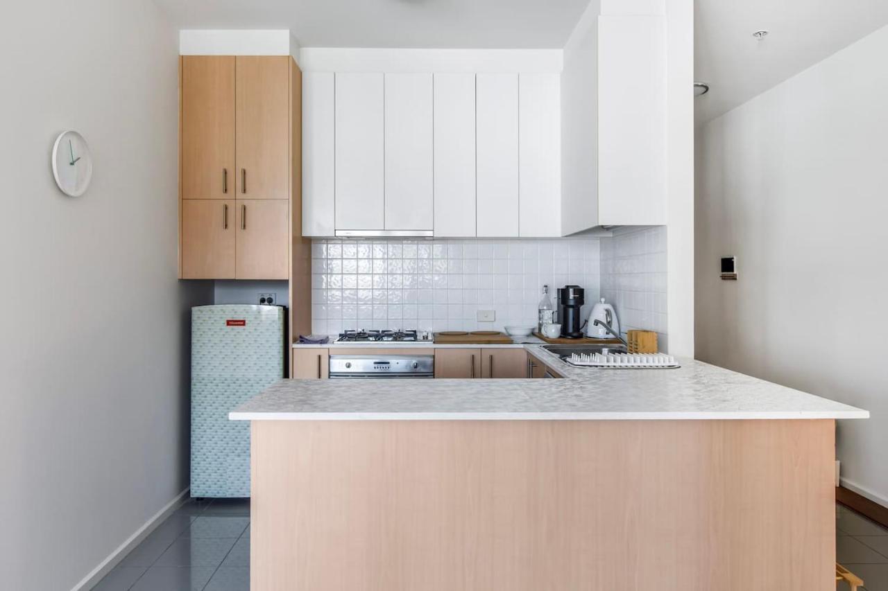 'plaid Parlour' City-centre Comfort & Skyline Views Apartment