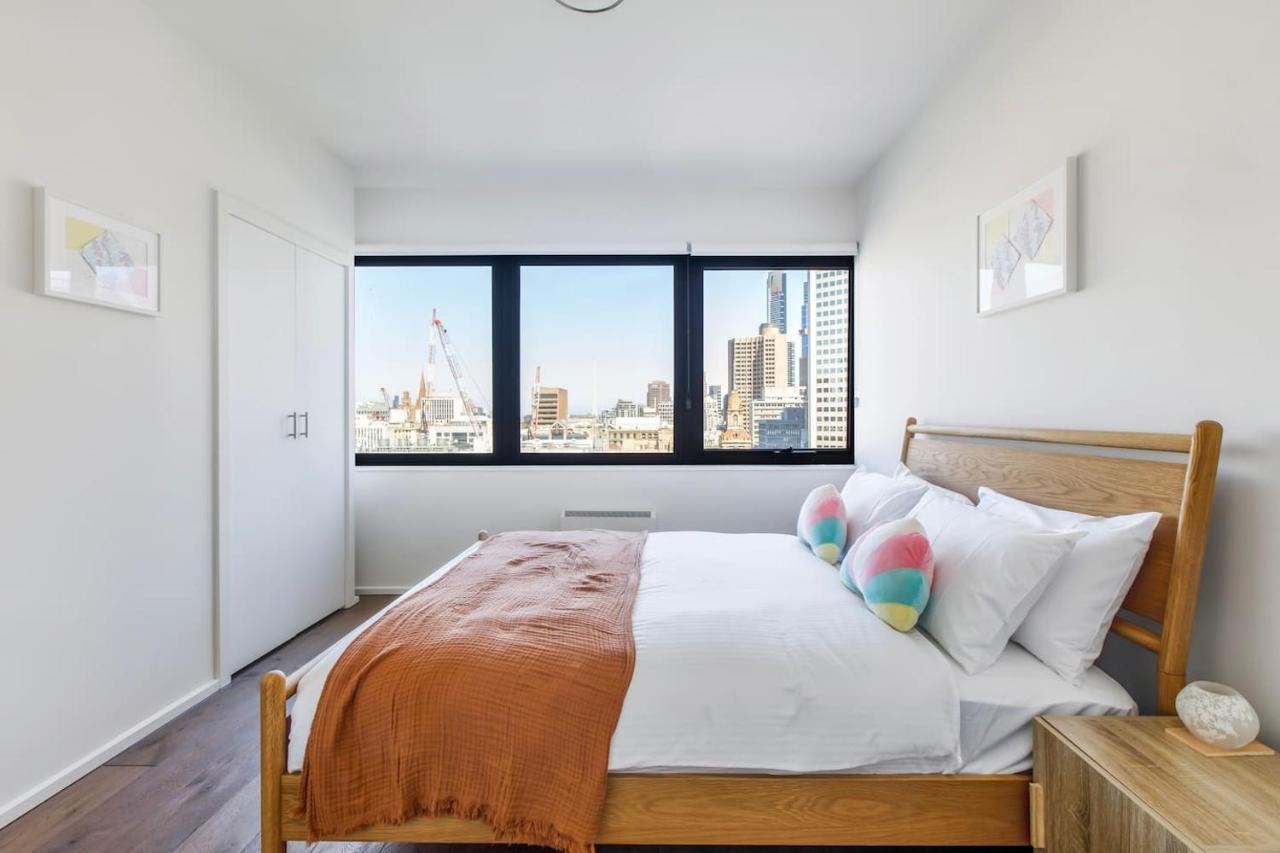 'plaid Parlour' City-centre Comfort & Skyline Views *