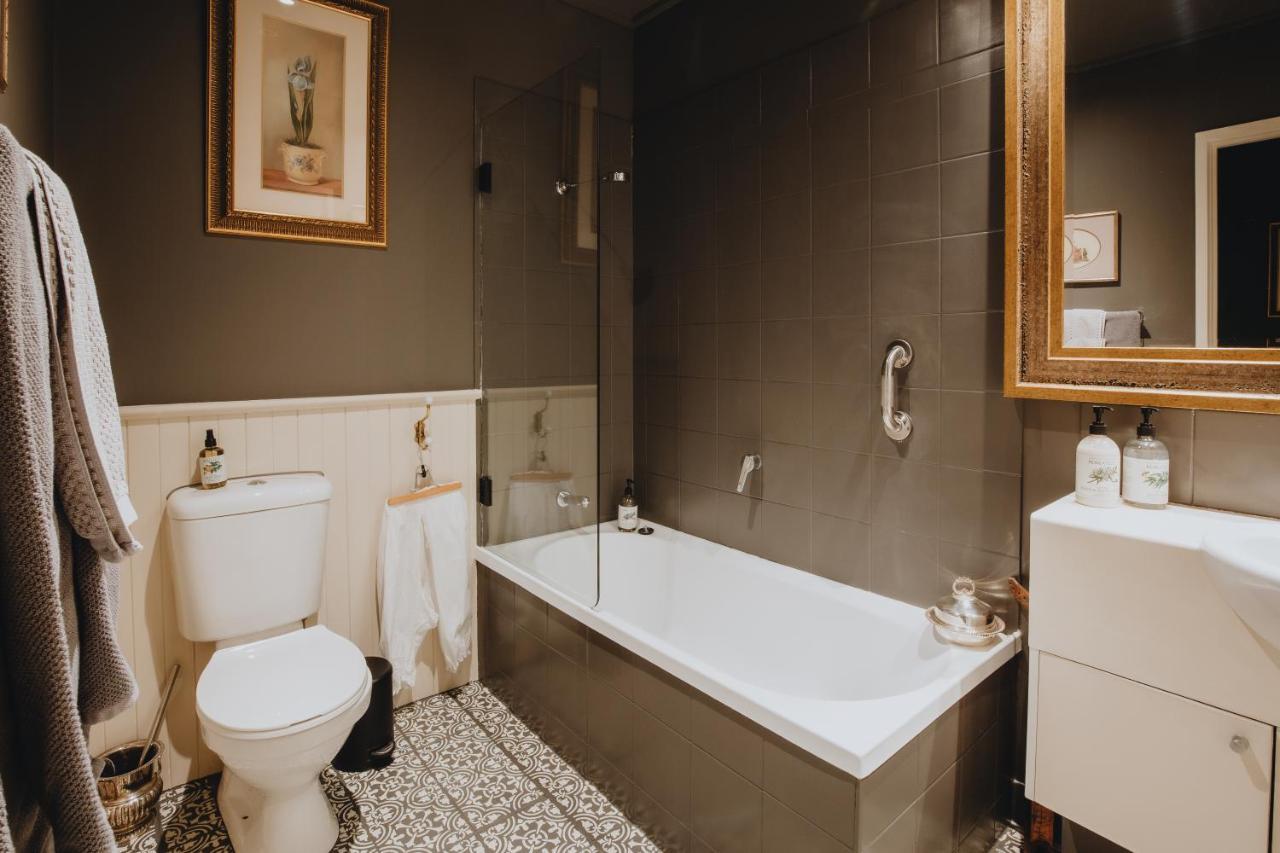 Elegant With Balcony And Free Parking Apartment Melbourne