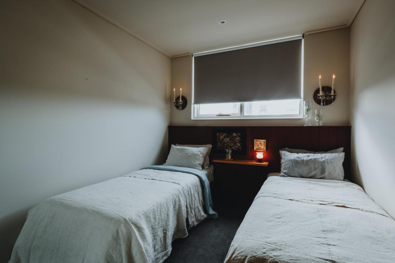 Elegant With Balcony And Free Parking Apartment Melbourne