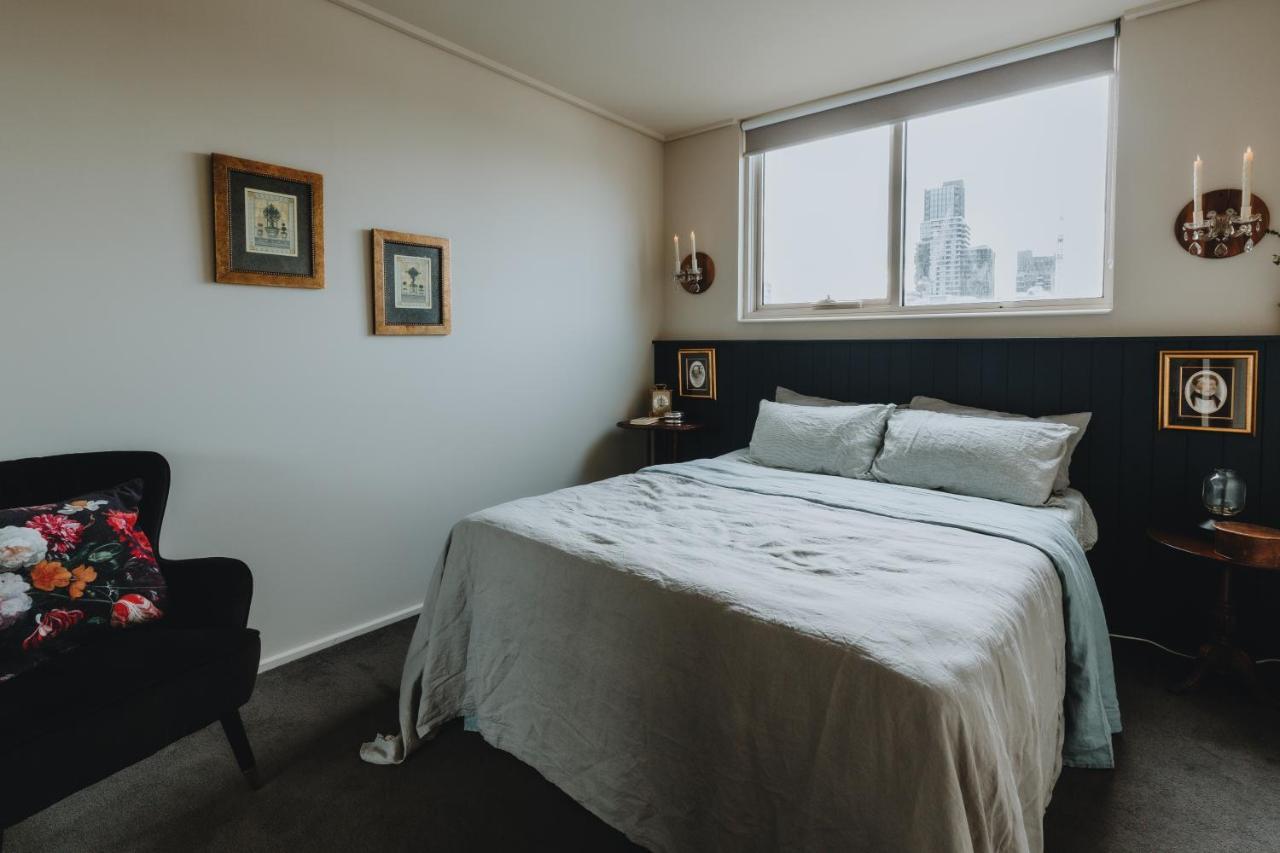 Elegant With Balcony And Free Parking *