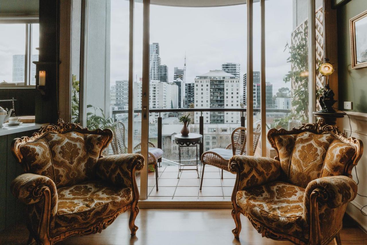 Elegant With Balcony And Free Parking Apartment *