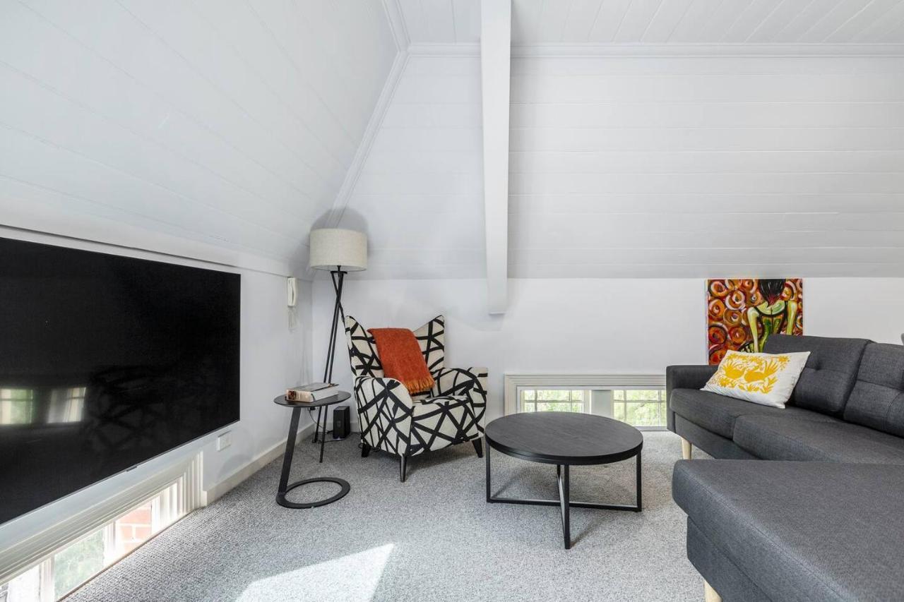 Inner Living In A Modern Slice Of History Apartment