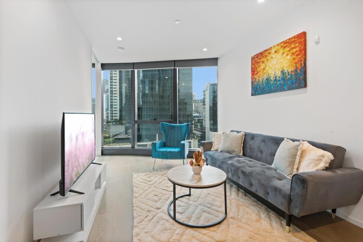 Contemporary 2-bed Unit *