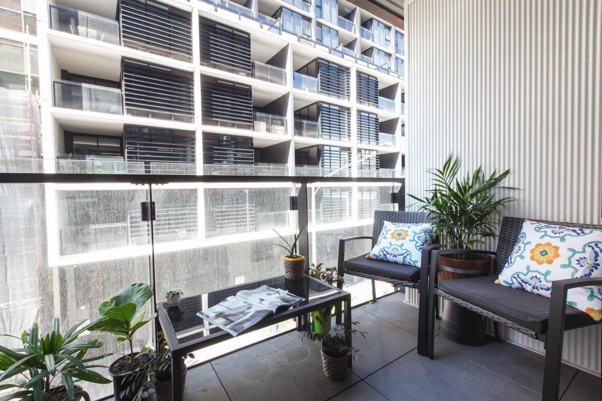 Simplicity - Modern Inner-city Living Apartment