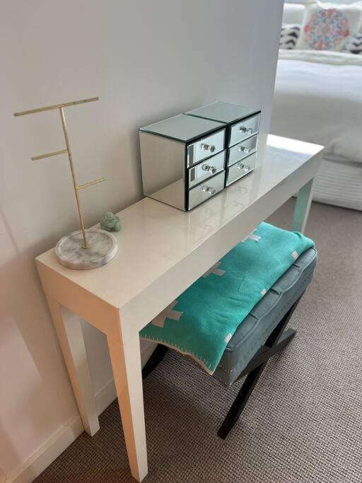 Wellness Penthouse Modern Retreat Apartment Melbourne