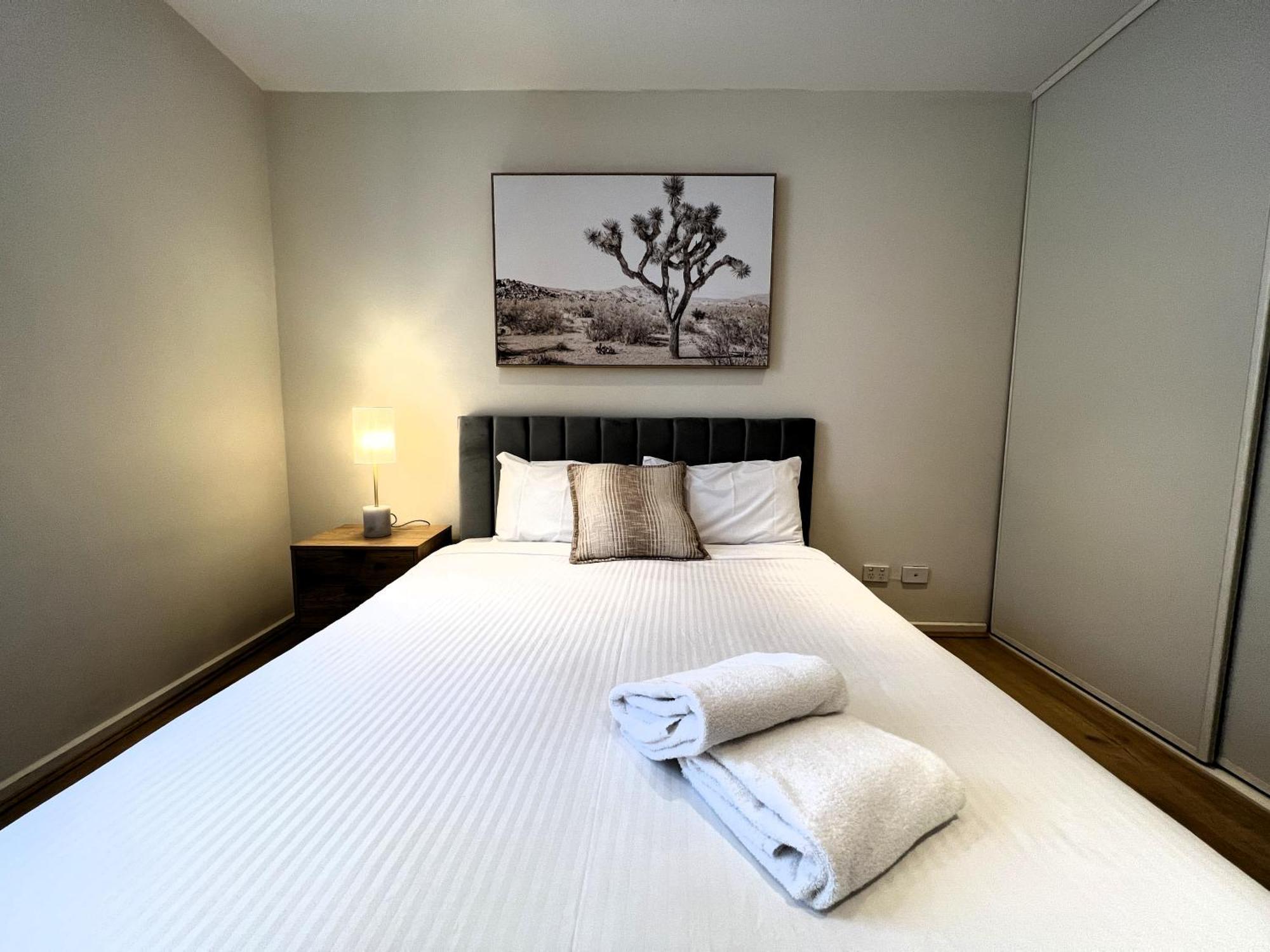2 Brm 2 Bath, Chinatown, State Library Victoria *