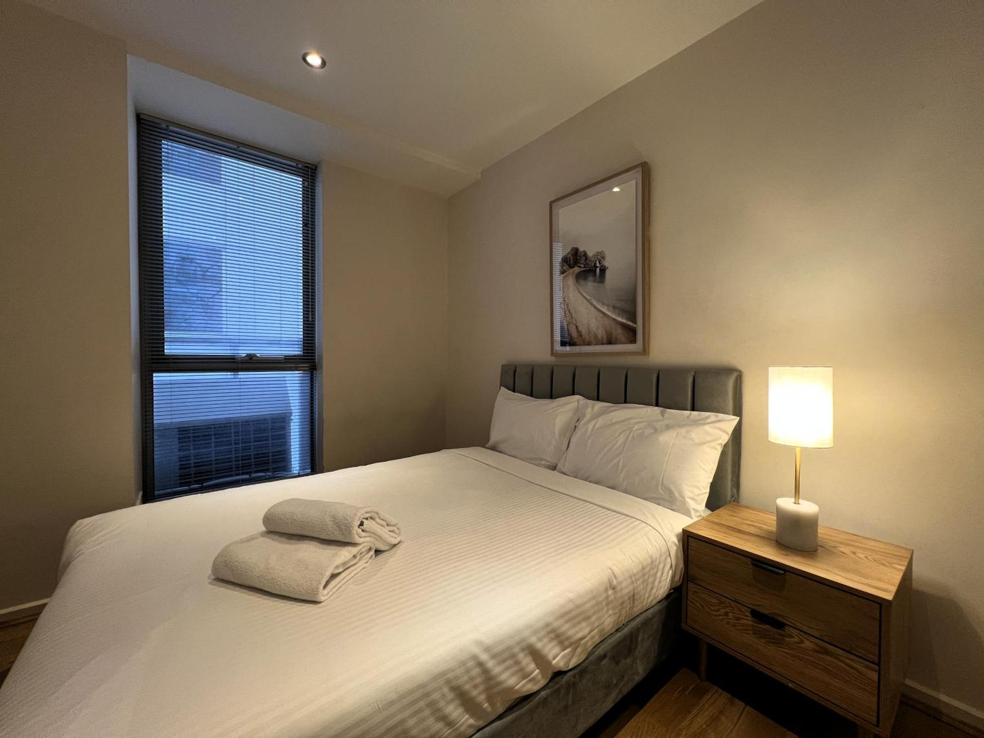 2 Brm 2 Bath, Chinatown, State Library Victoria Apartment Melbourne