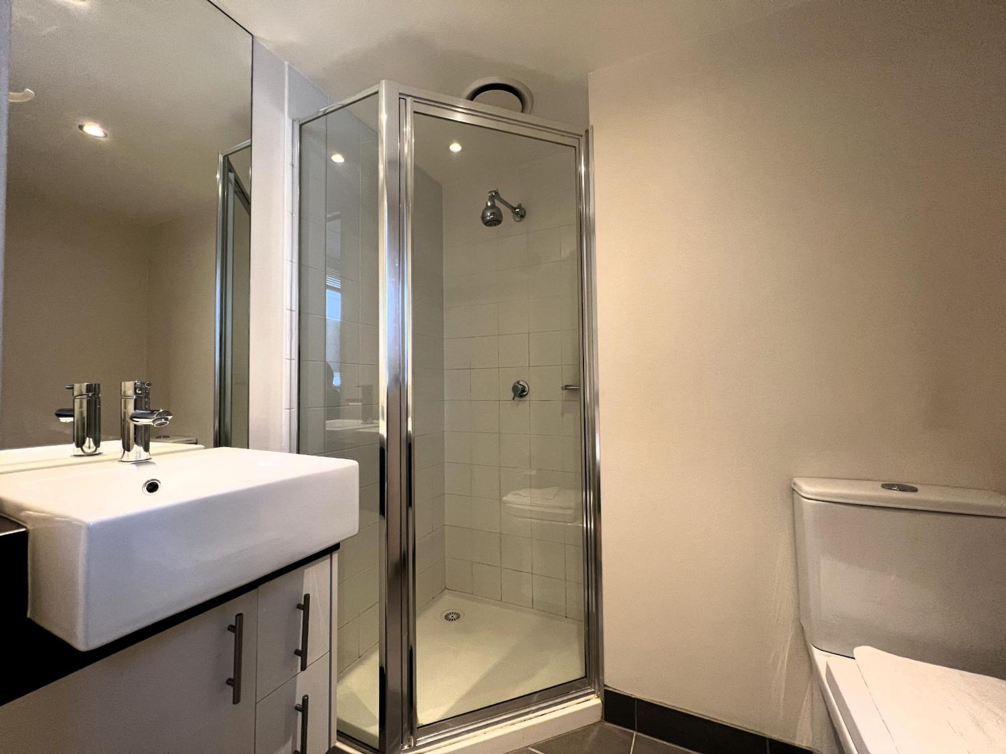 2 Brm 2 Bath, Chinatown, State Library Victoria * Melbourne