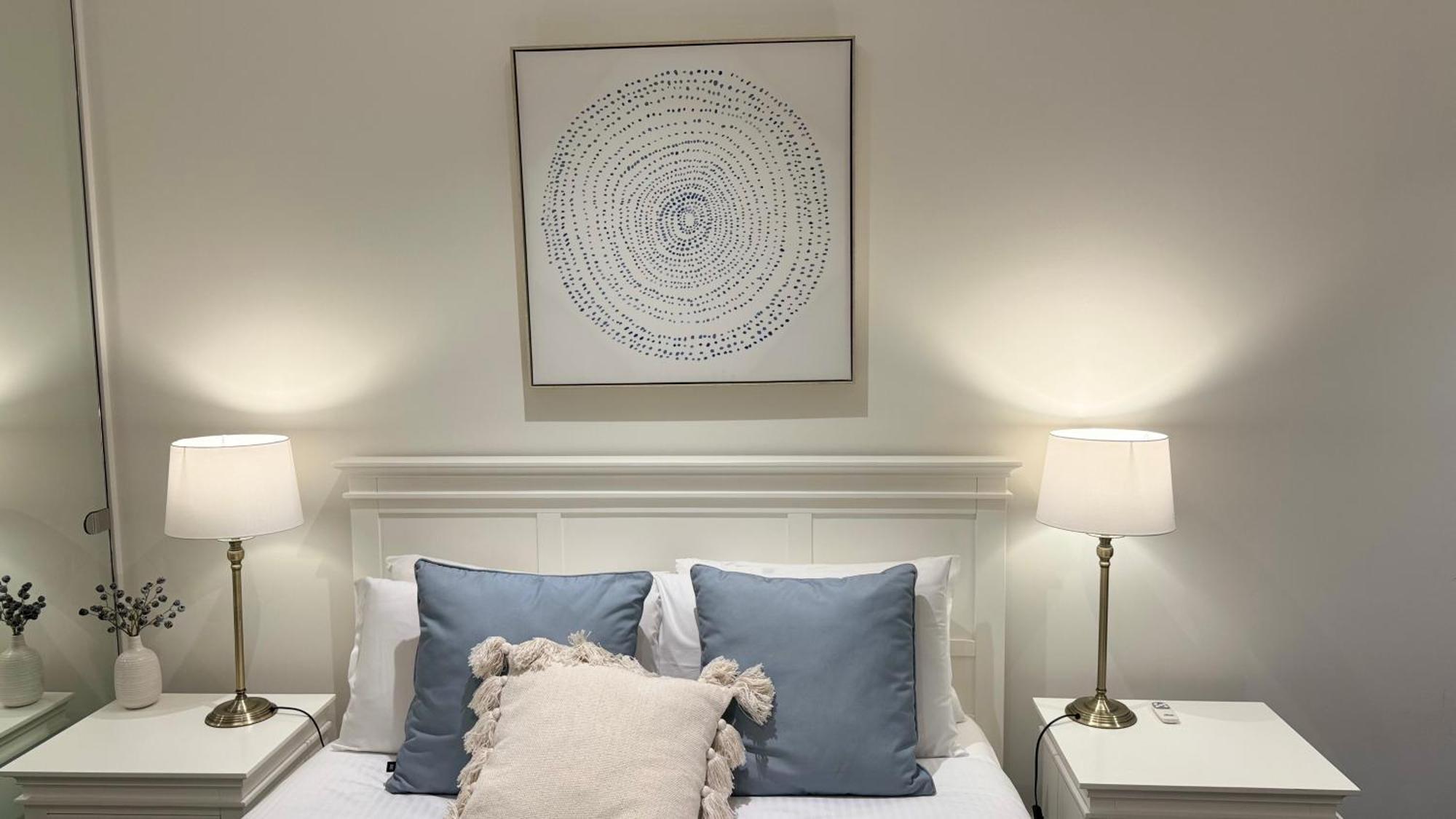 Elegant City Escape 2Br Retreat With Pool, Gym * Melbourne