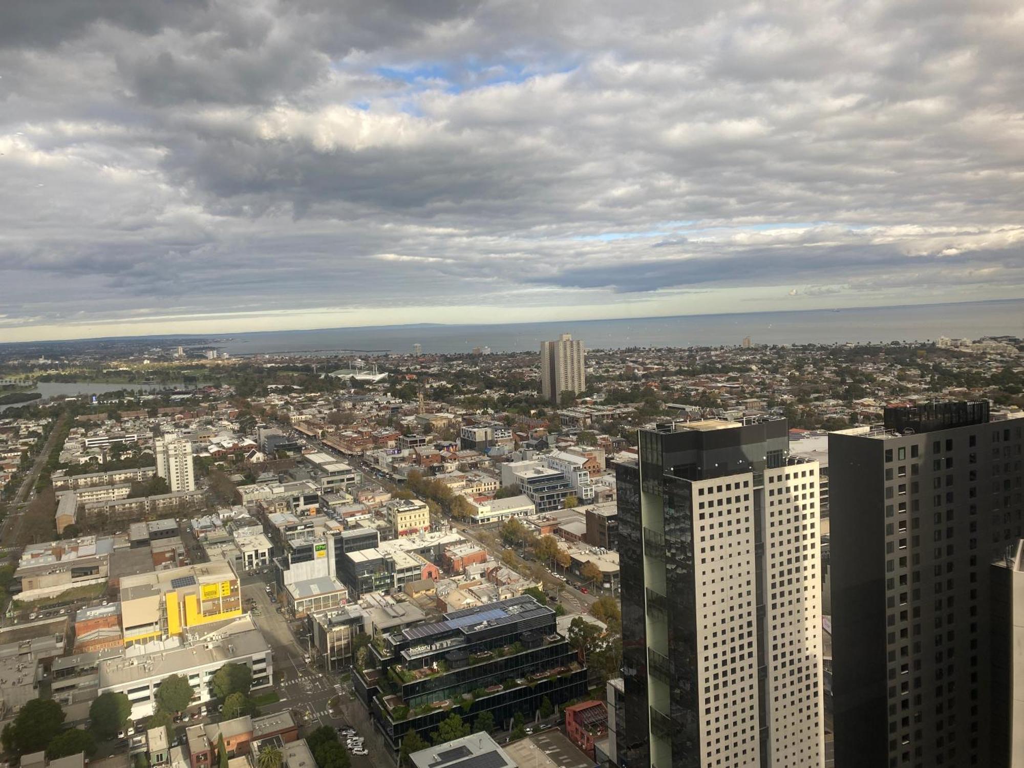 Apartment Elegant City Escape 2Br Retreat With Pool, Gym Melbourne