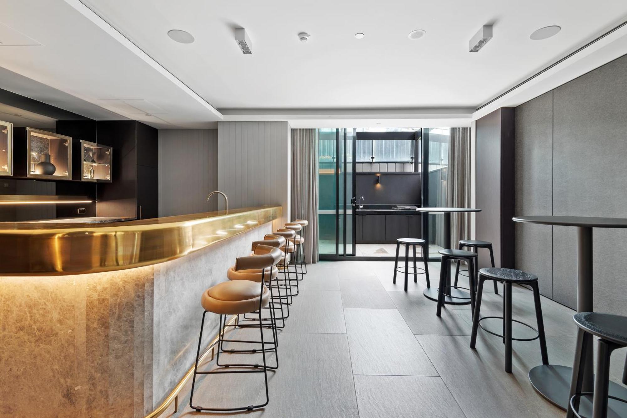 Apartment Elegant City Escape 2Br Retreat With Pool, Gym Melbourne