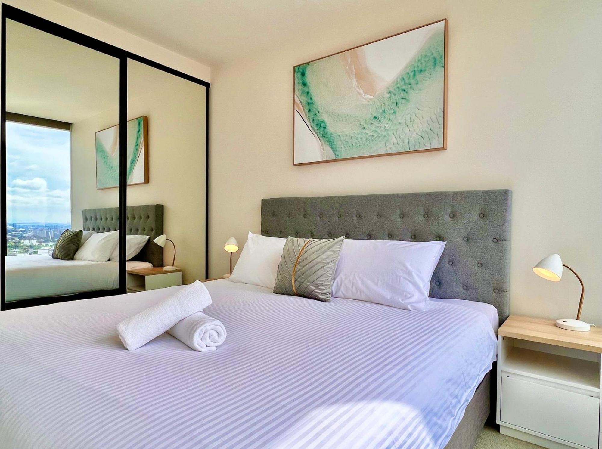 Apartment Highrise Location 2baths *