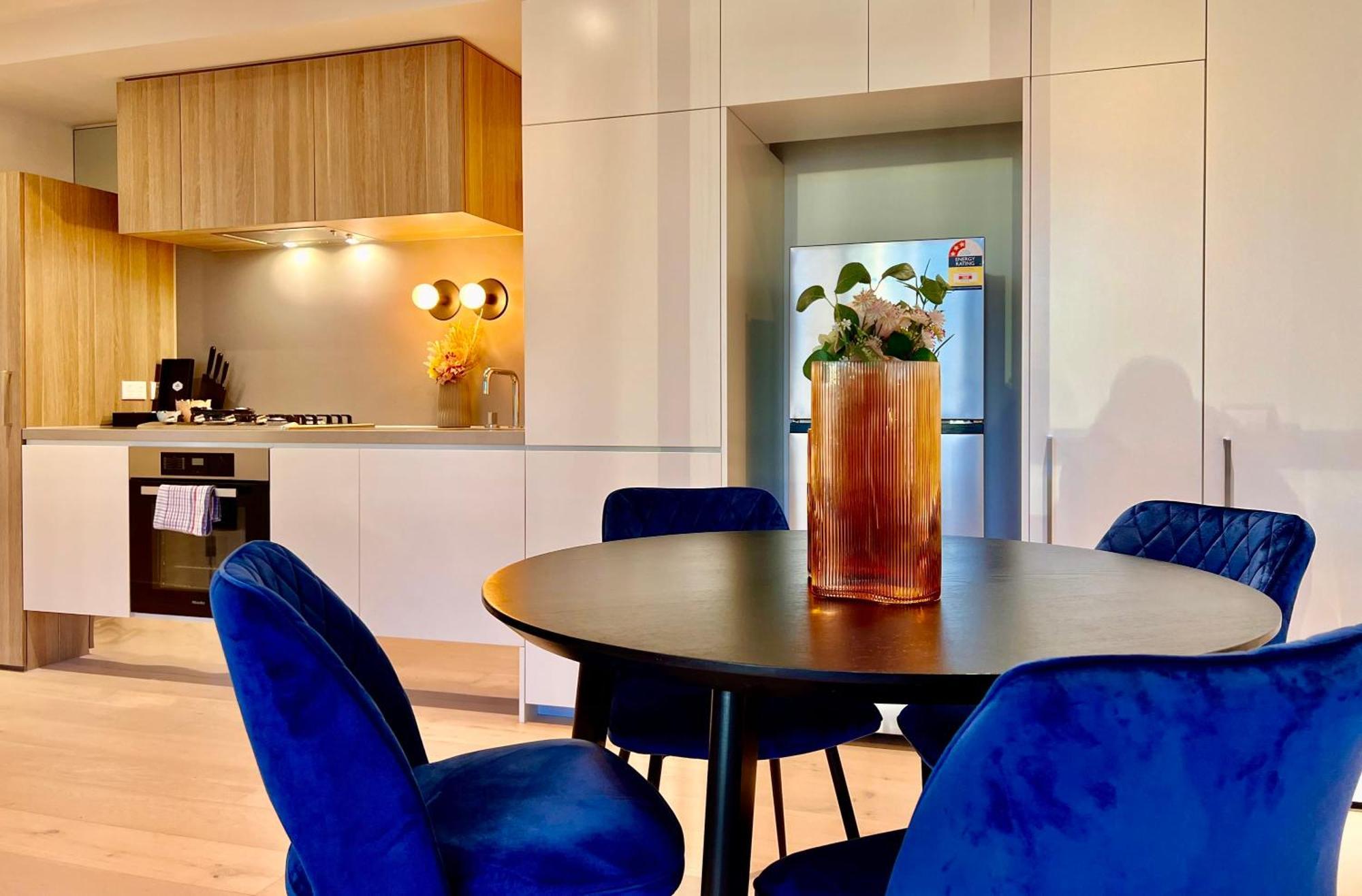 Apartment Highrise Location 2baths Melbourne