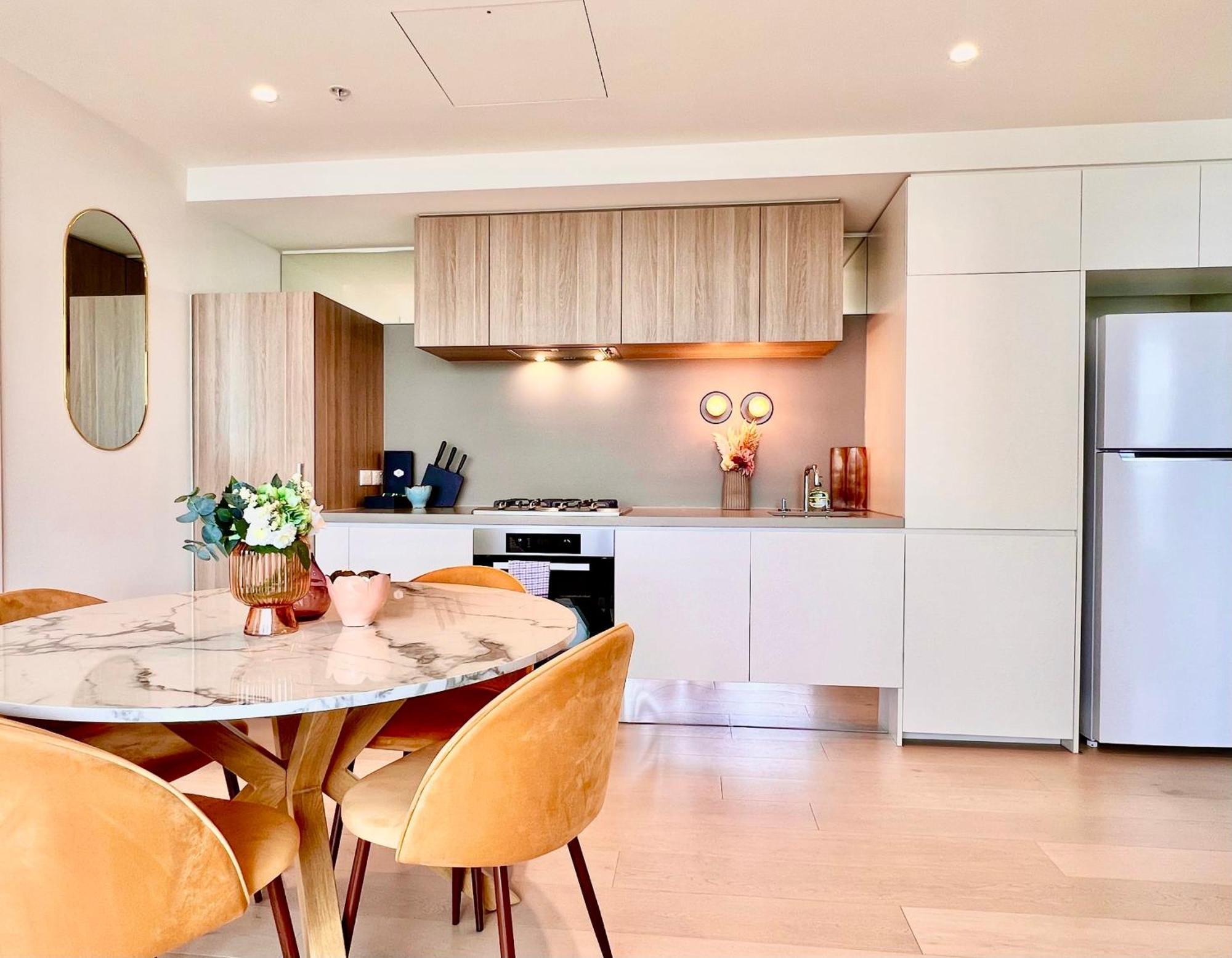 Highrise Location 2baths Melbourne