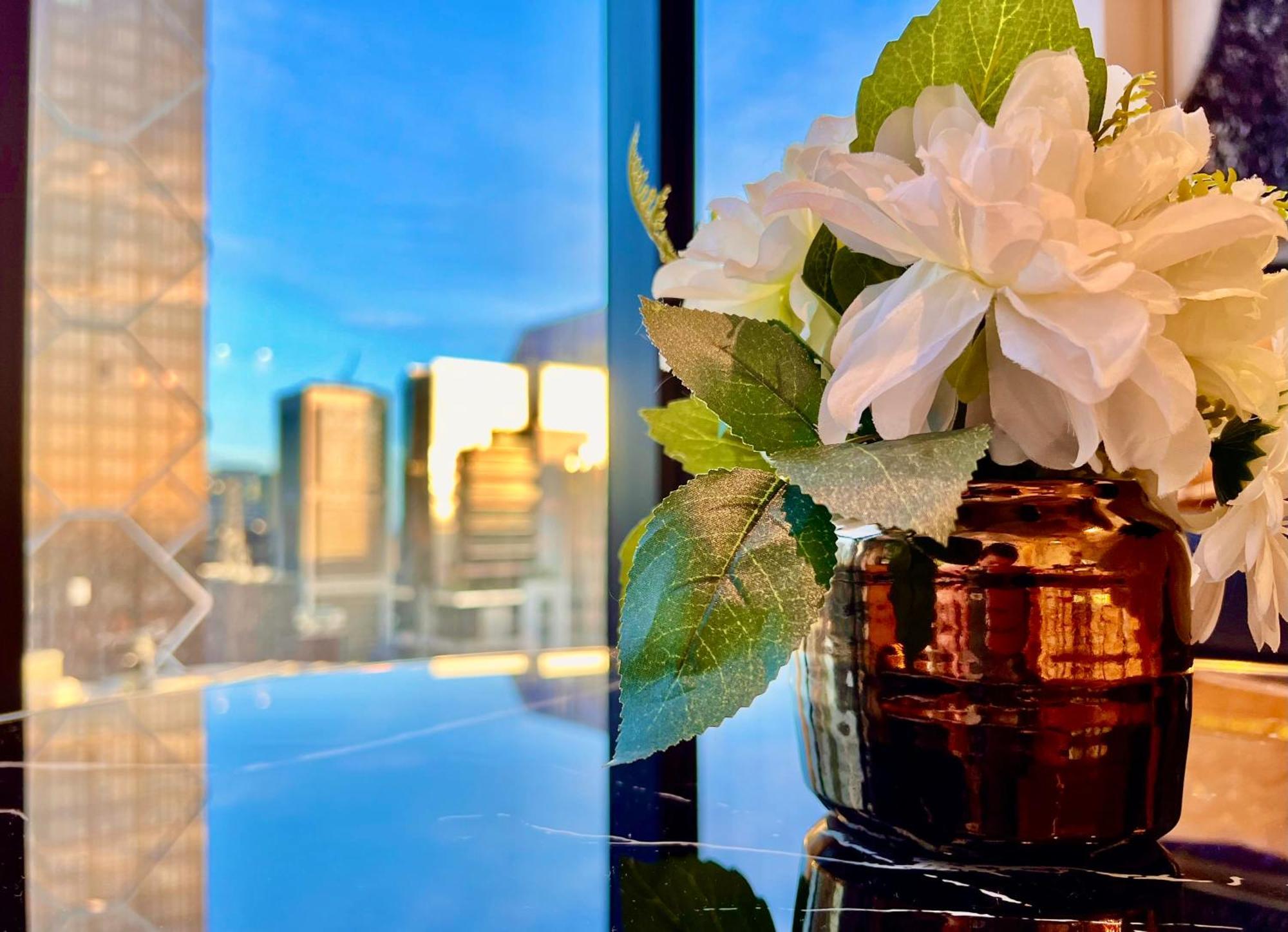 Apartment Highrise Location 2baths *