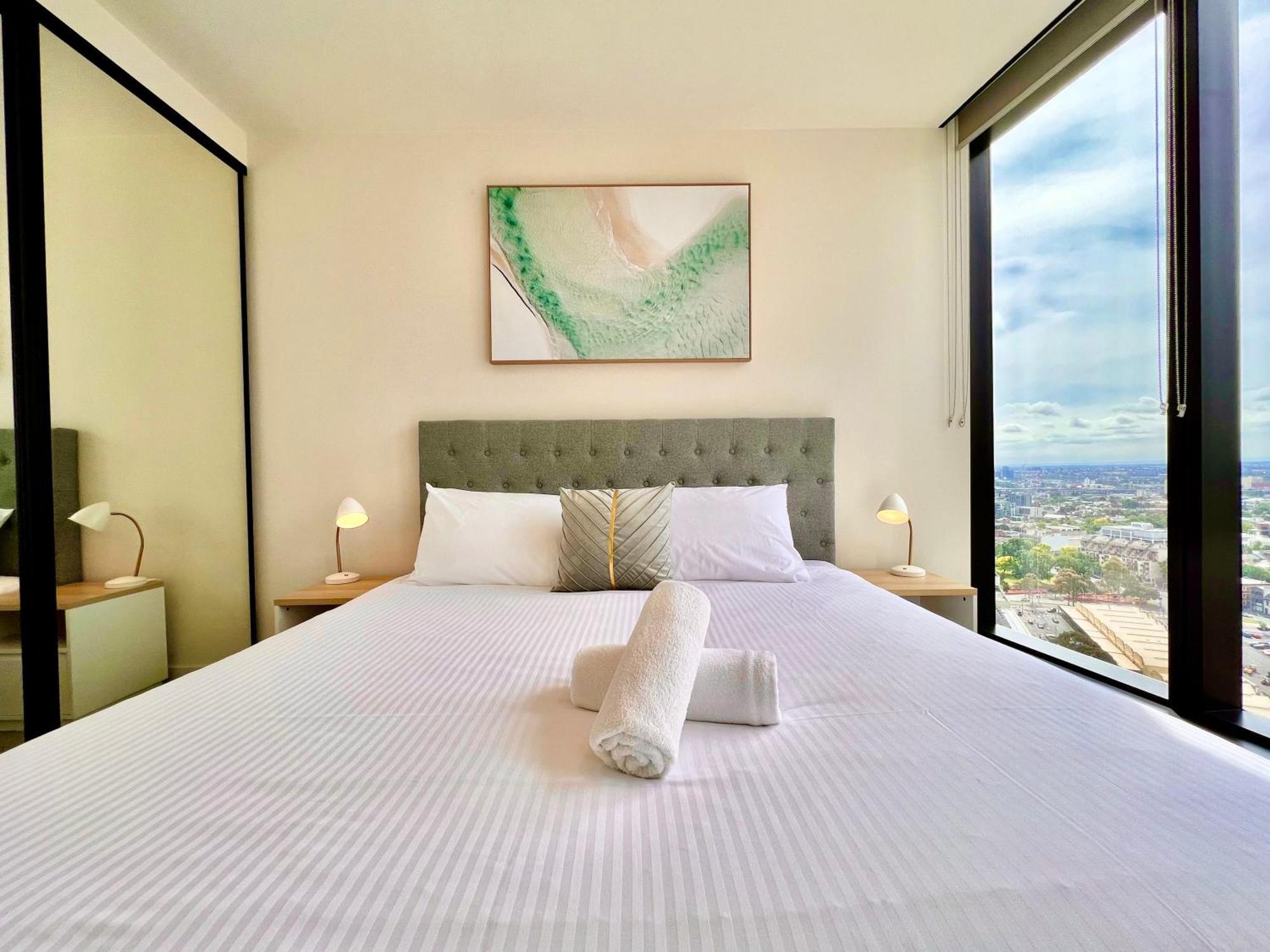 Highrise Location 2baths Apartment