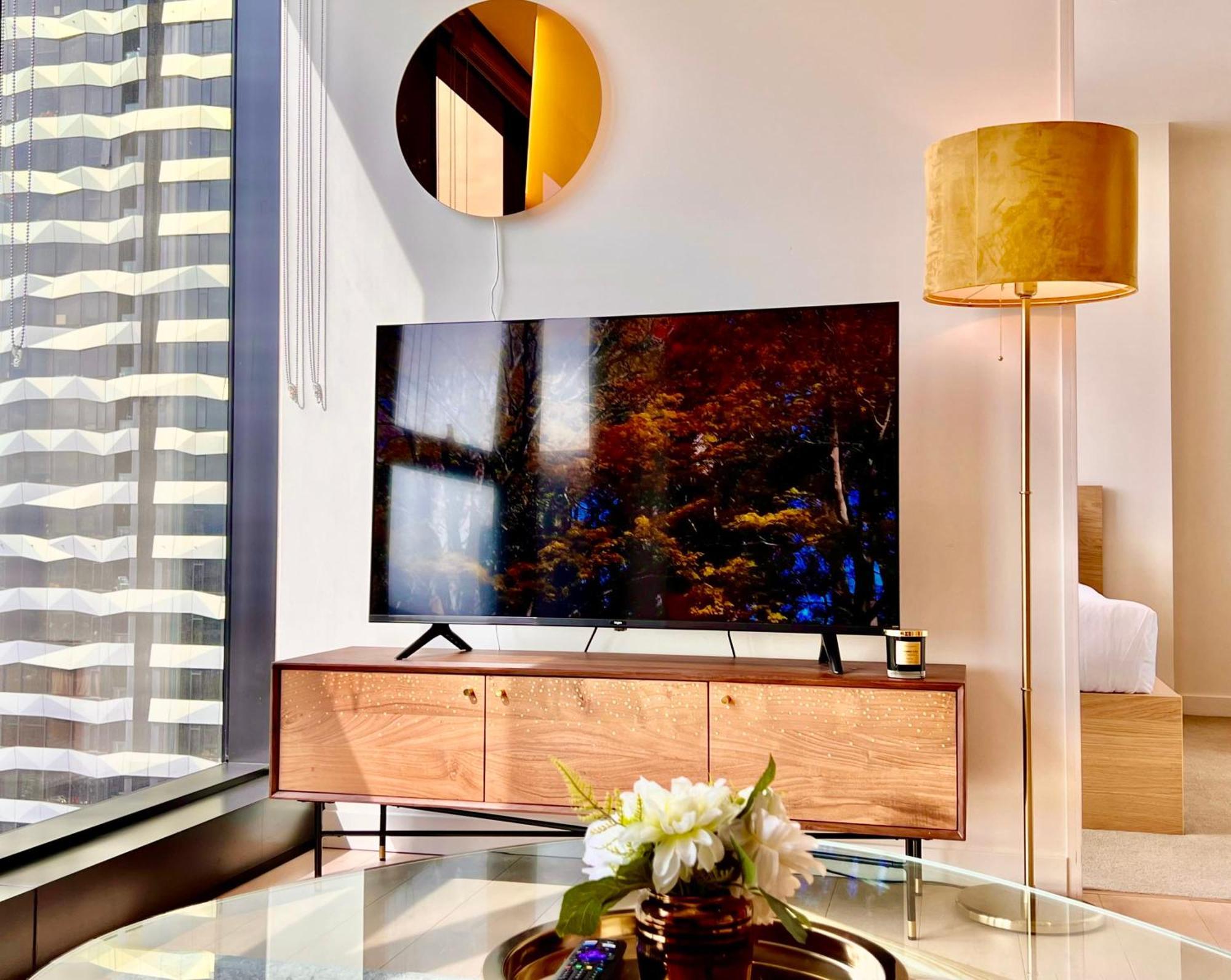 Apartment Highrise Location 2baths *