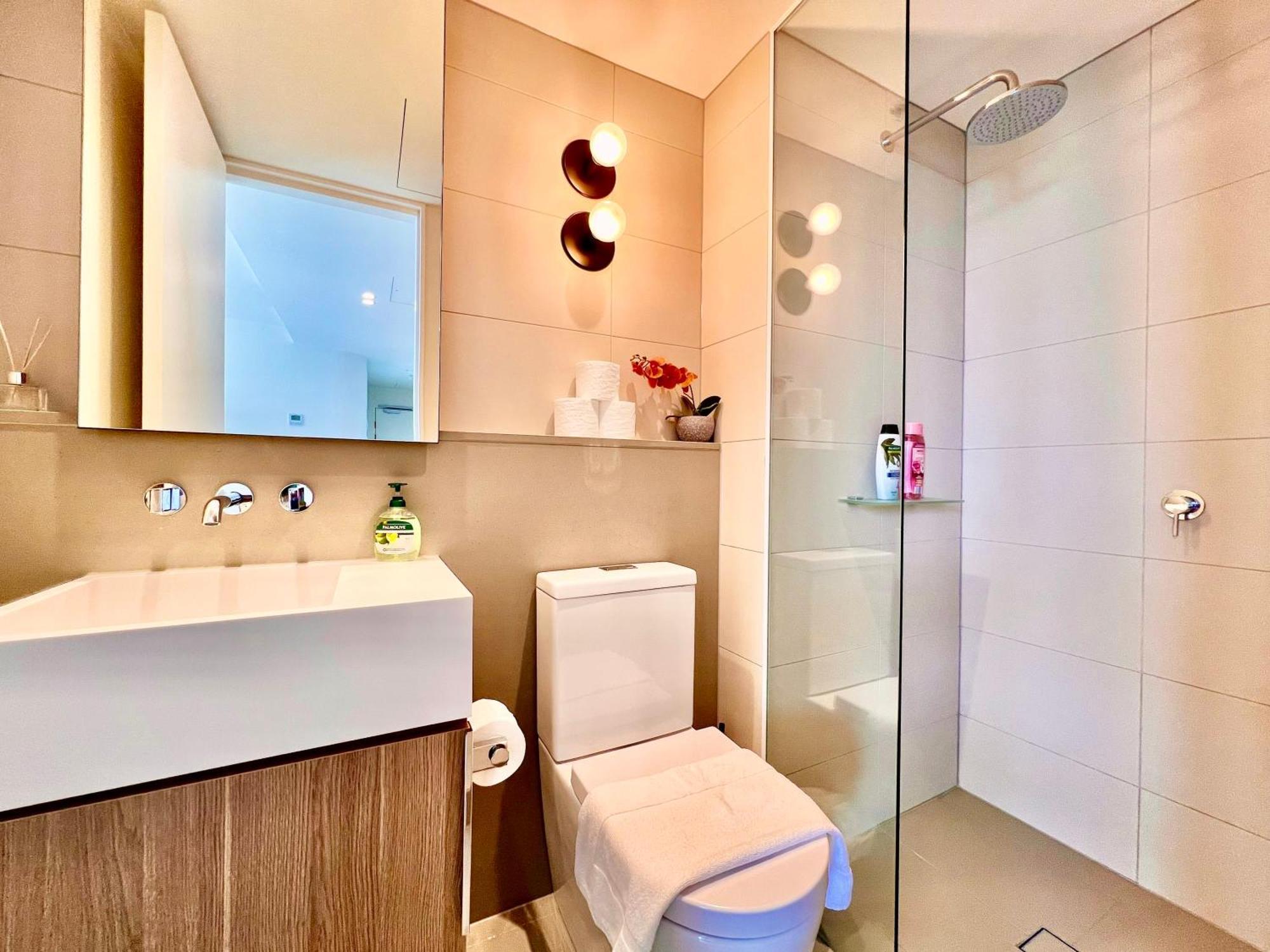 Apartment Highrise Location 2baths