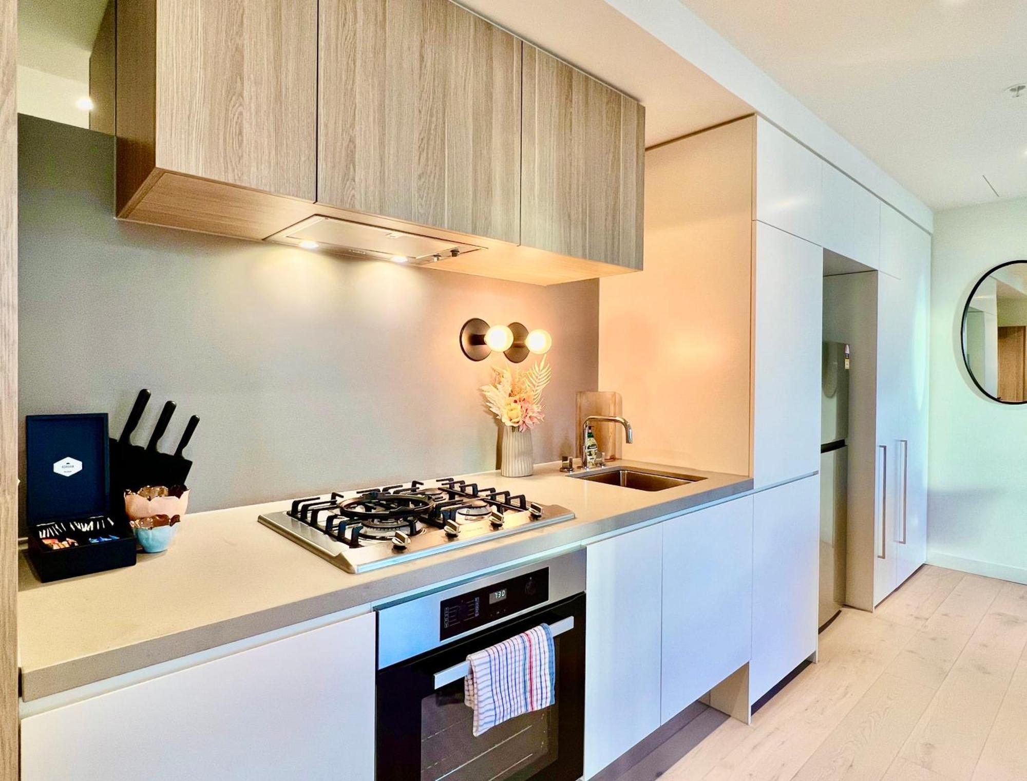 Highrise Location 2baths Apartment *