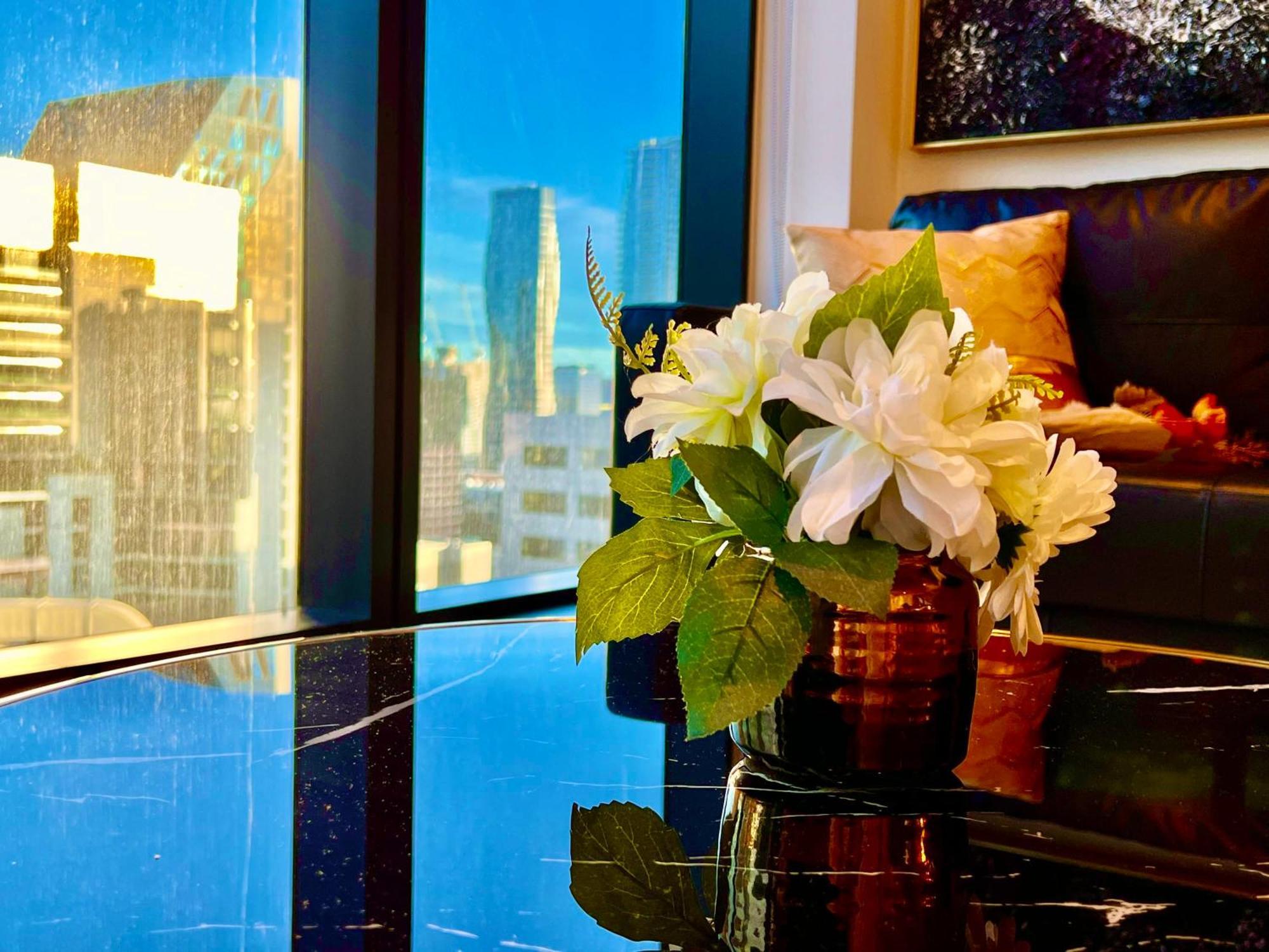 Highrise Location 2baths Melbourne