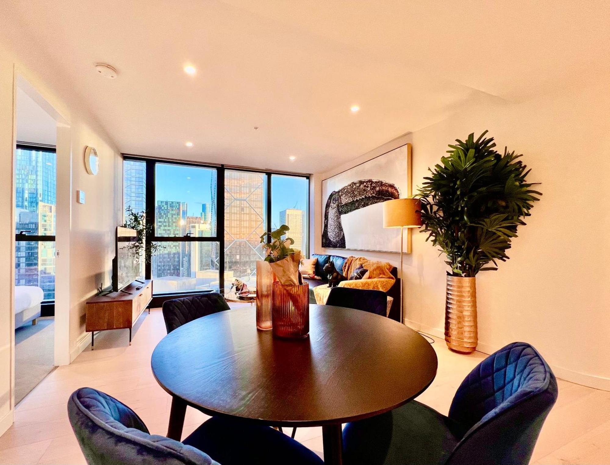 Apartment Highrise Location 2baths Melbourne