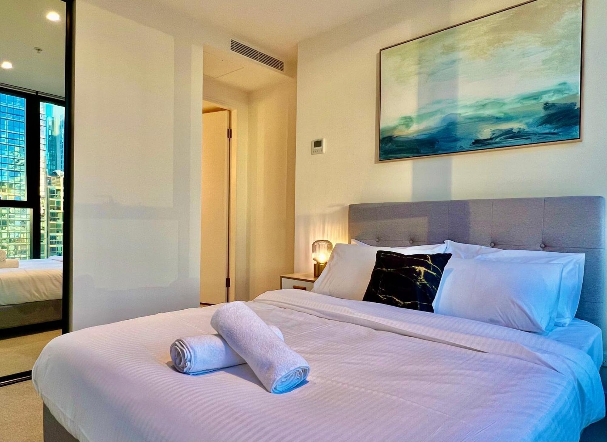 Highrise Location 2baths Apartment Melbourne