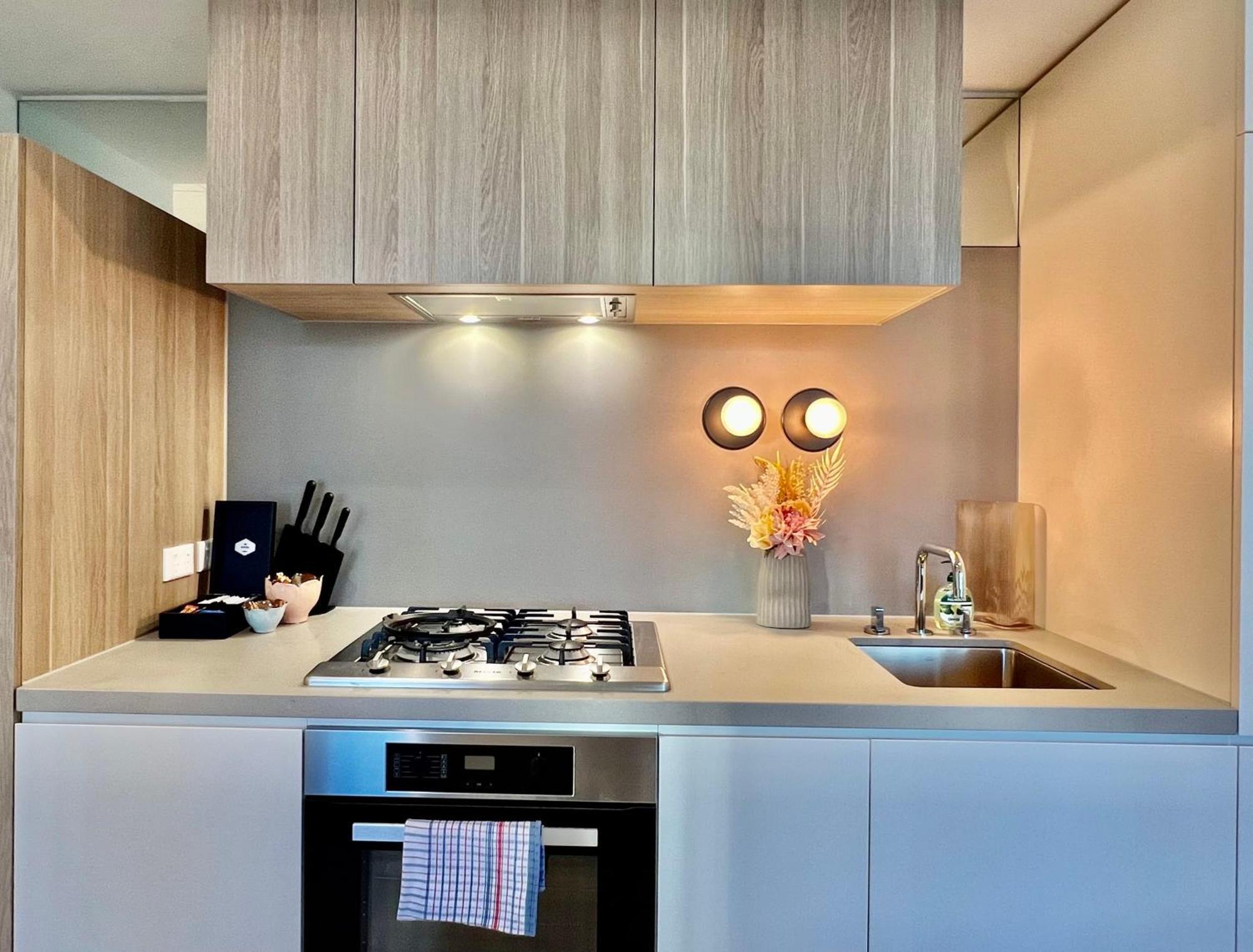Highrise Location 2baths Melbourne