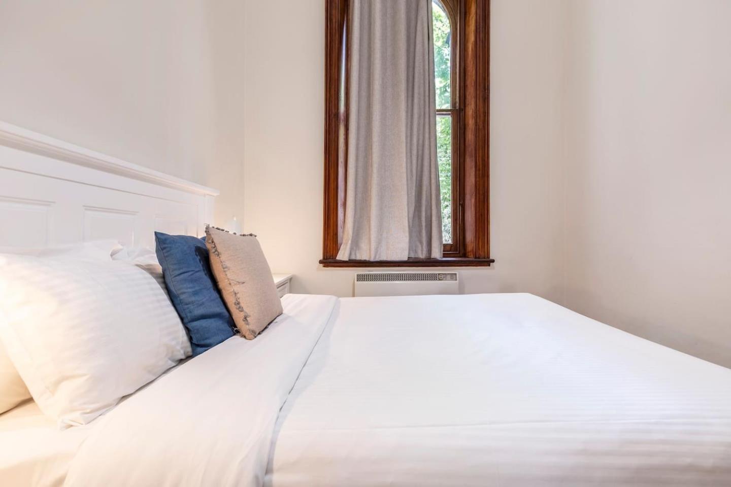 Elwood Manor - A Restored Art-deco Gem Apartment *