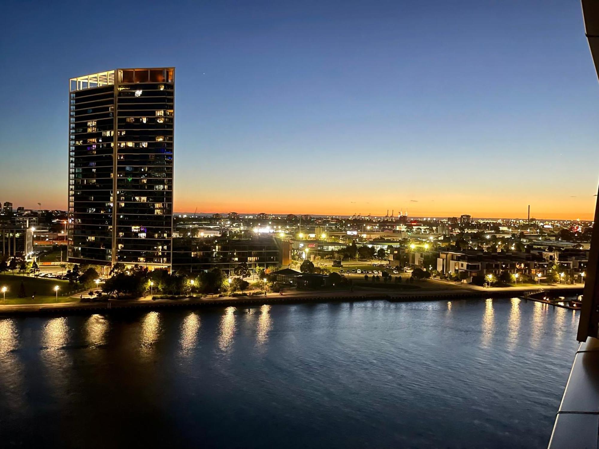 River Views 2b2b Free Parking Apartment *