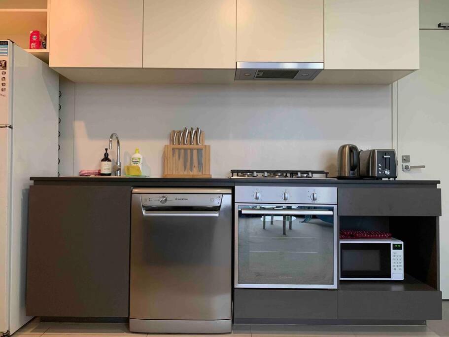Apartment Breathtaking Sea/city Views 1b Mel Cbd Near Crown, Dfo, Southern Cross