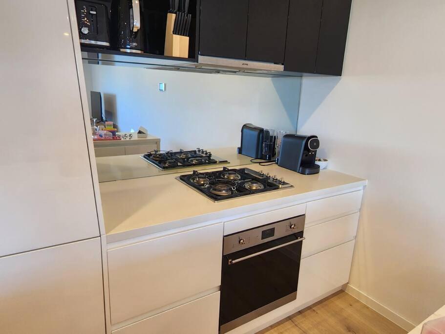 Modern Airport Area Apartment *