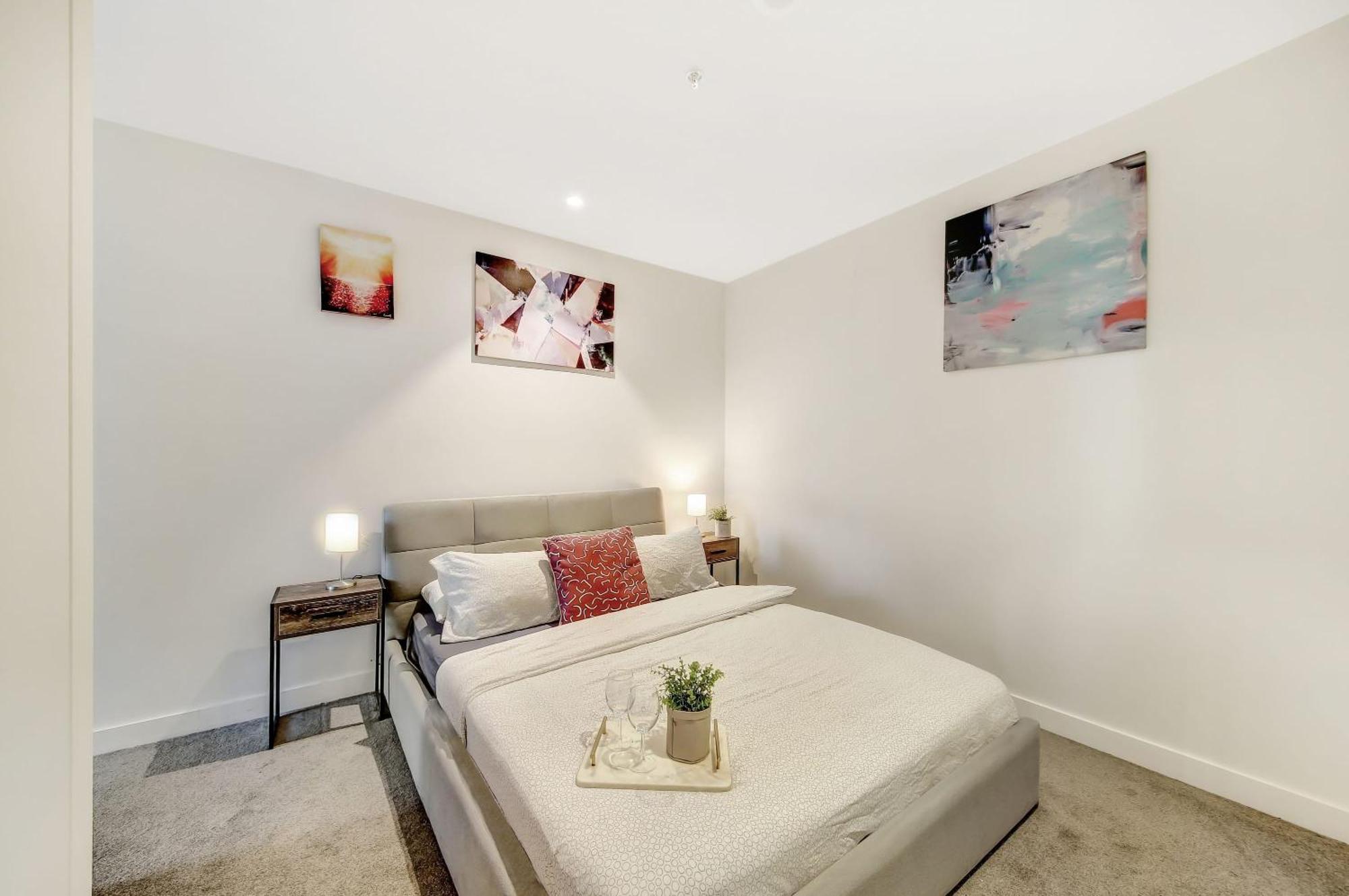 A Chic 2br Near Southern Cross Views Melbourne
