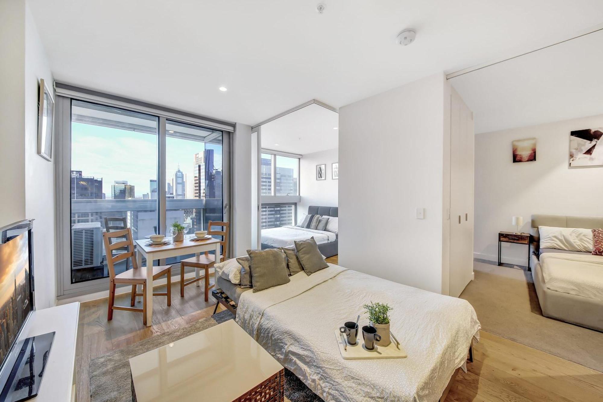 A Chic 2br Near Southern Cross Views