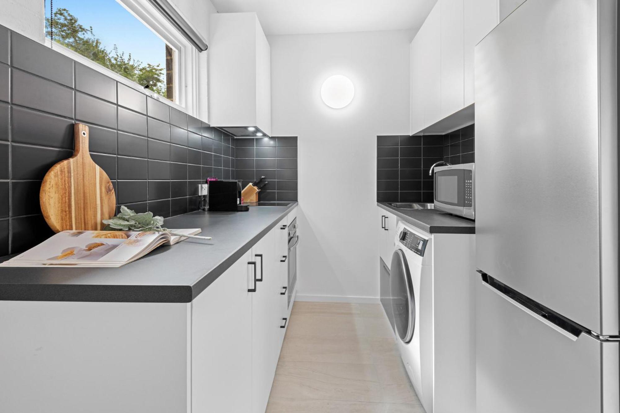 Comfy 1-bed With Courtyard Seating Apartamento