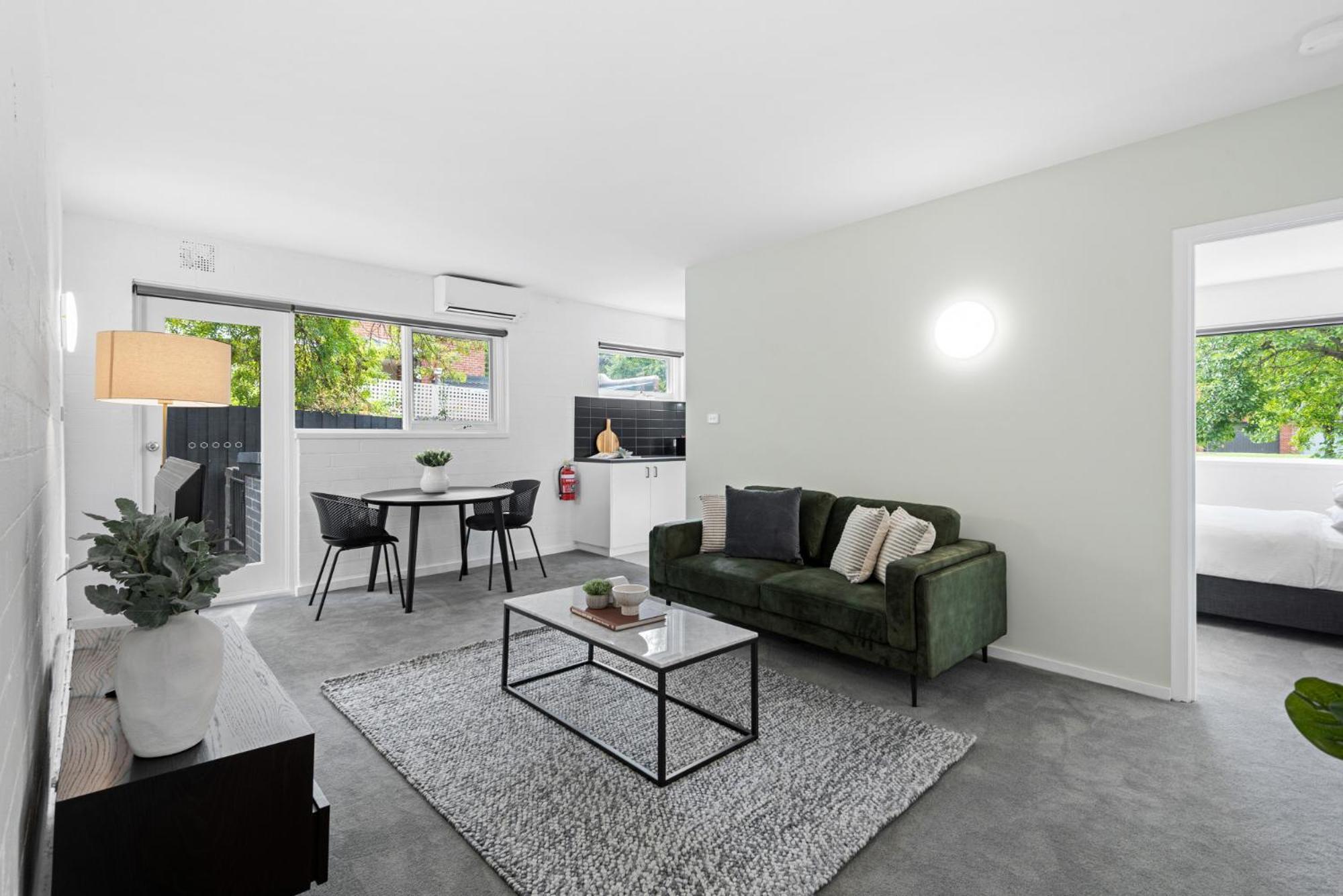 Comfy 1-bed With Courtyard Seating *